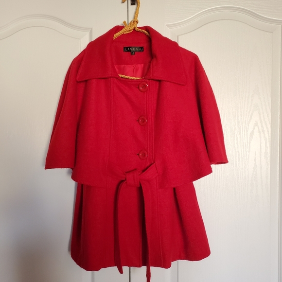 Red Capelet - Picture 1 of 13